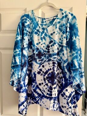 Belle by Kim Gravel Blue Tie-Dye V-Neck Blouse Poncho